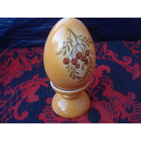 Пасхальное яйцо на подставке - фарфоровая композиция.Винтаж.