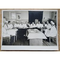 Фото заседания медиков. 1960-е. 16х22 см.