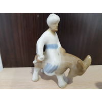 Фарфоровая статуэтка  Узбек на ослике.