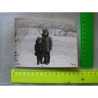 Советские дети на прогулке (зима, 1970-ые гг.)