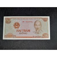 200 донг 1987 года. Вьетнам. Трактор Беларусь! UNC.