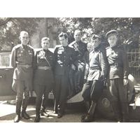 Офицеры и солдаты РККА автомобиль фото на память