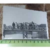 Групповое фото на мосту  60-70е