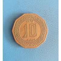 Ливия 10 динаров 1979 год красивая большая монета