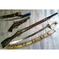 Декоративные полноразмерные :кремниевые пистолет и мушкет, арабский ятаган и катана. На стену.