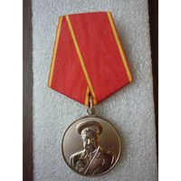Медаль памятная. Алма-Атинское высшее общевойсковое командное училище. АВОКУ ВИСВ. Нейзильбер.